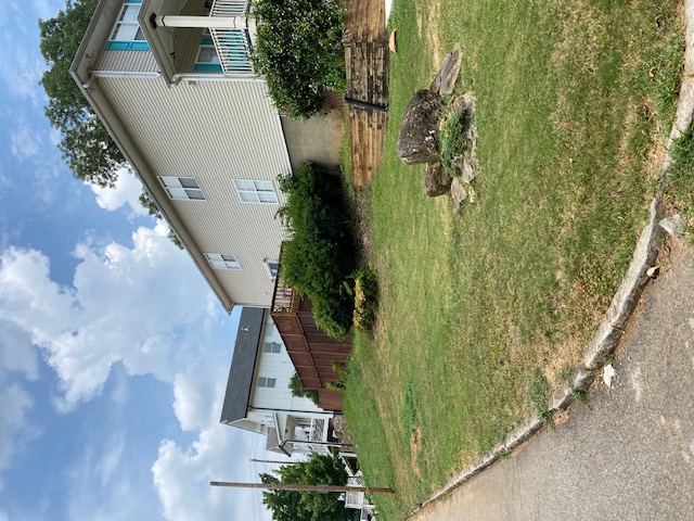 214 South Ave SE – side yard 1